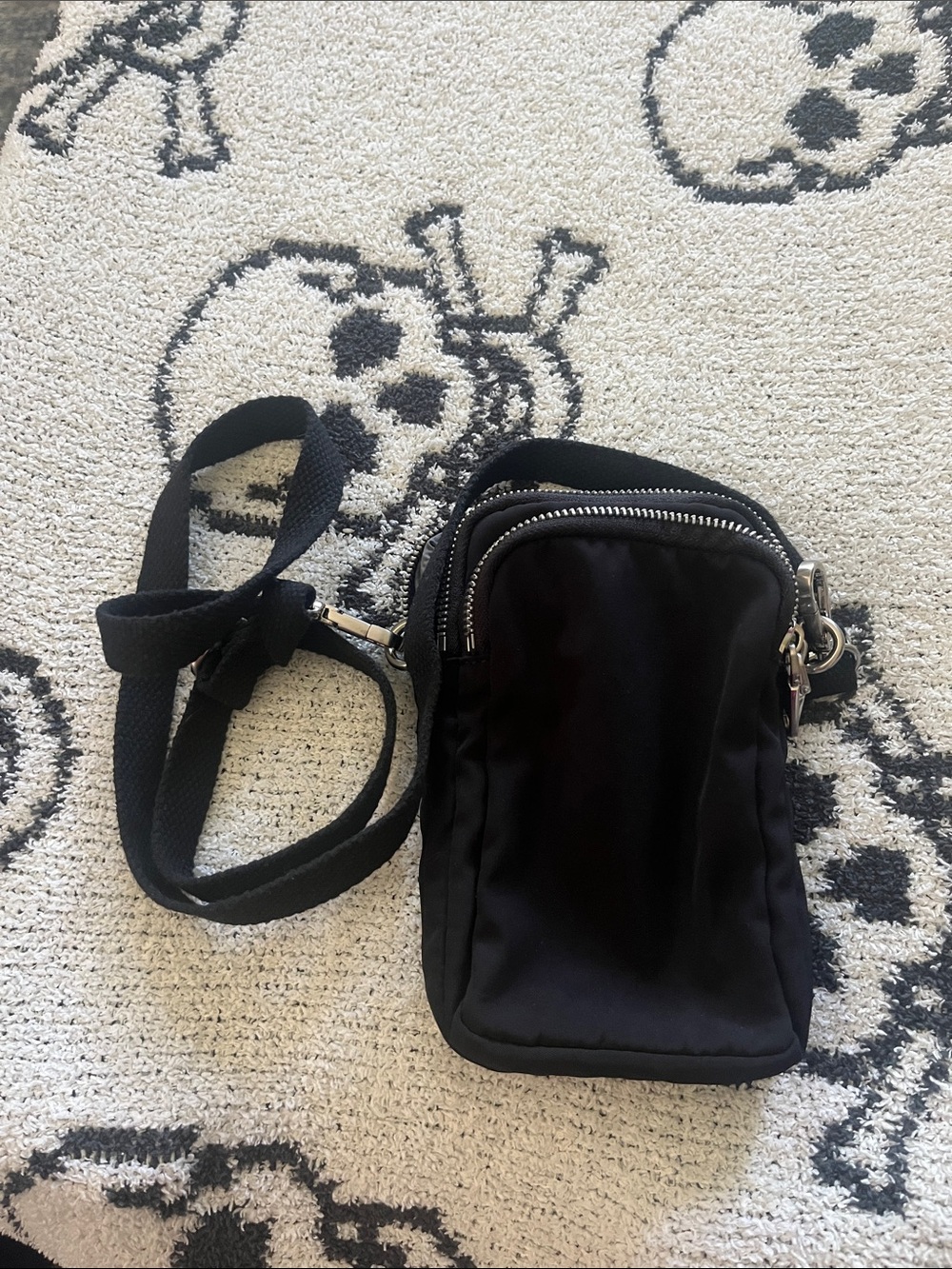 Urbanfit by Urban Expressions Black Nylon 4-Pocket Crossbody Phone Bag Pouch